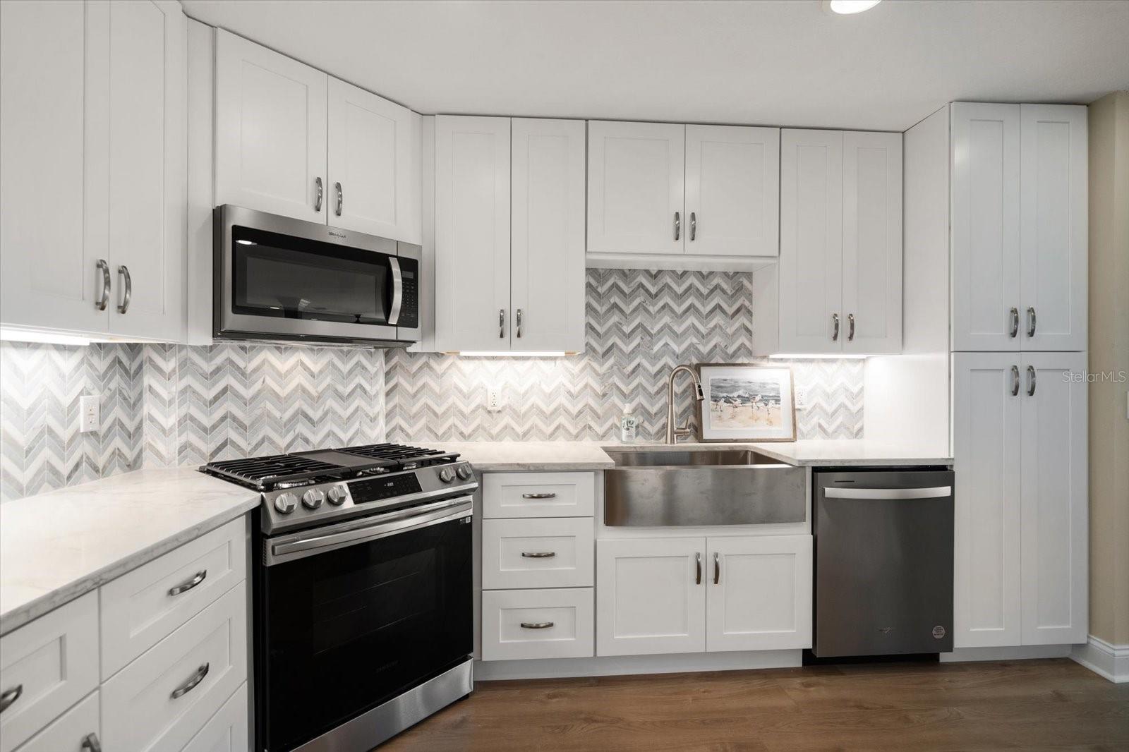 Fully equipped kitchen.