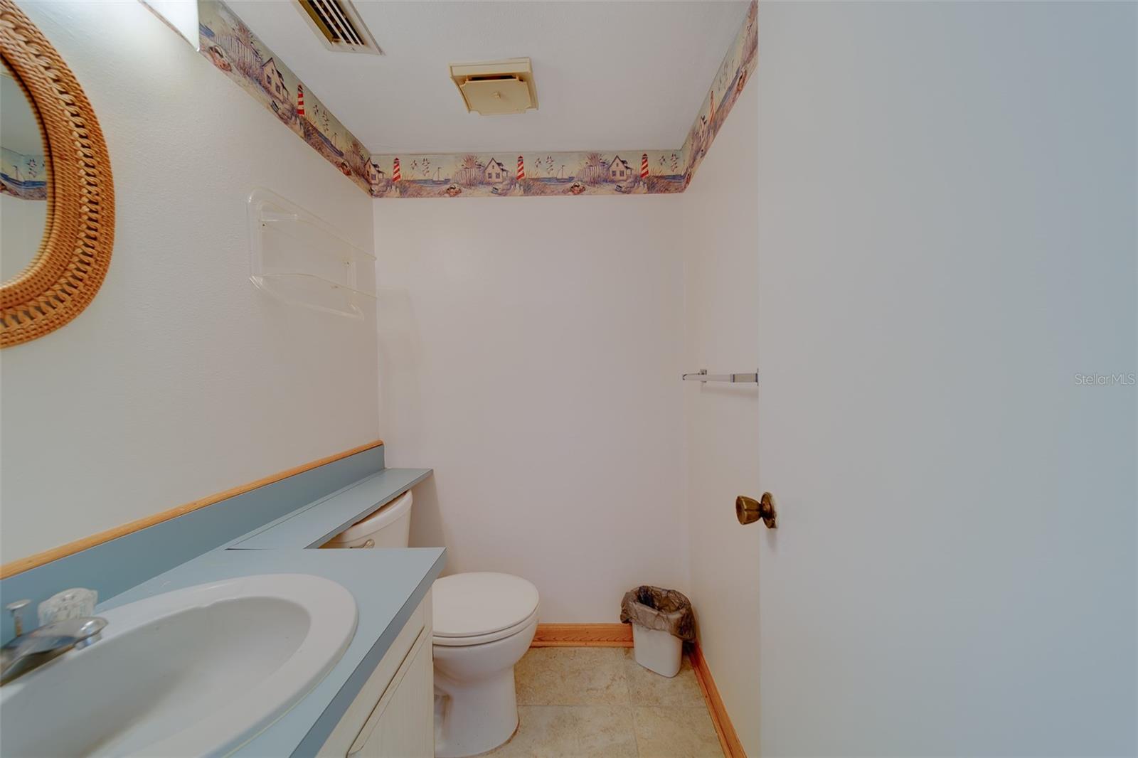Downstairs 1/2 bath