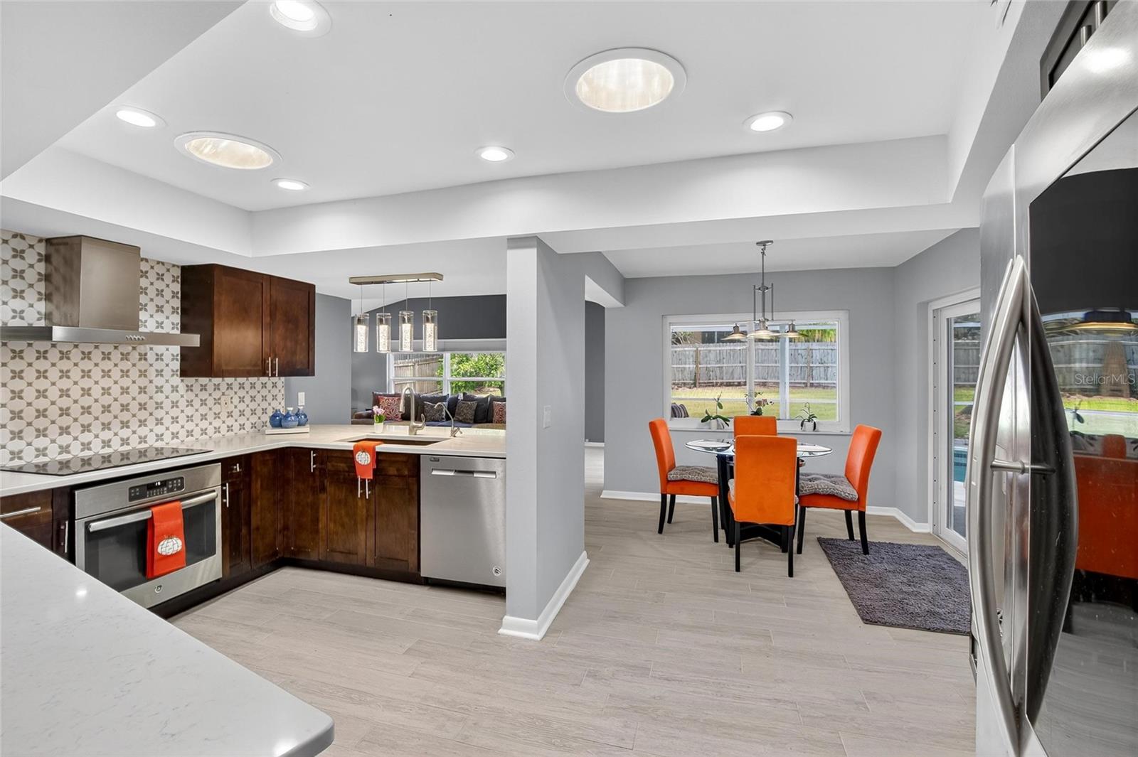 KITCHEN TO DINETTE