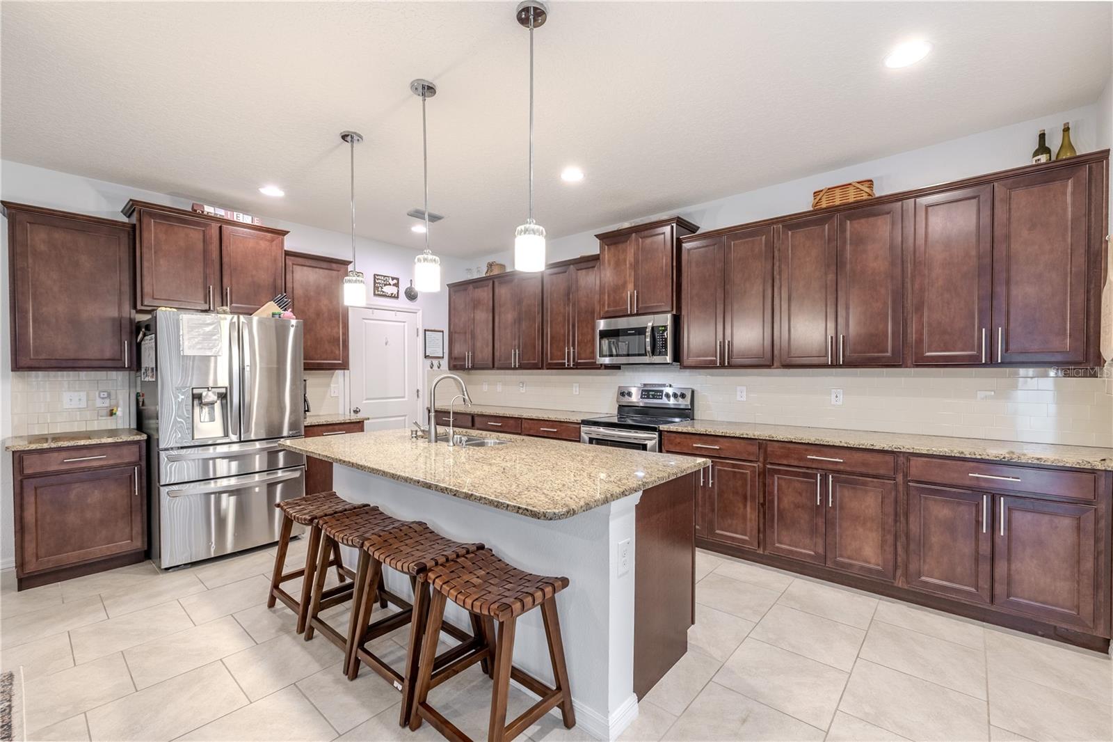 OVERSIZED PANTRY