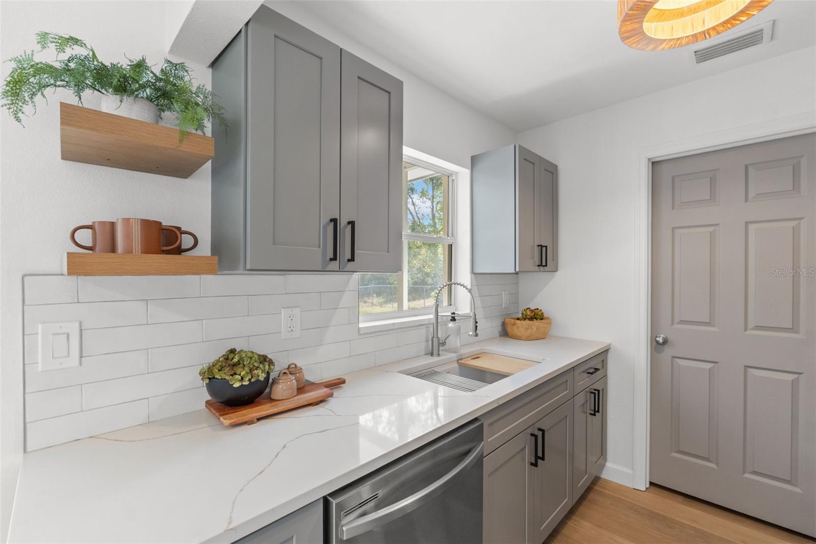 New kitchen cabinets, appliances and backsplash