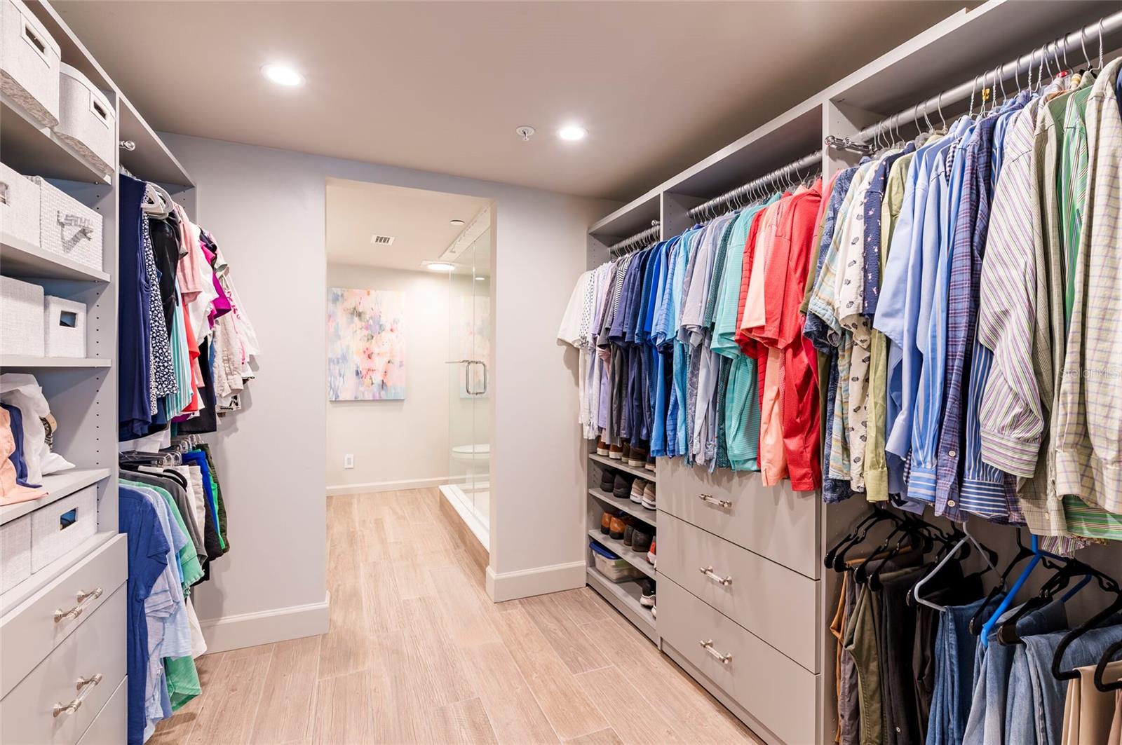 WALK IN CLOSET