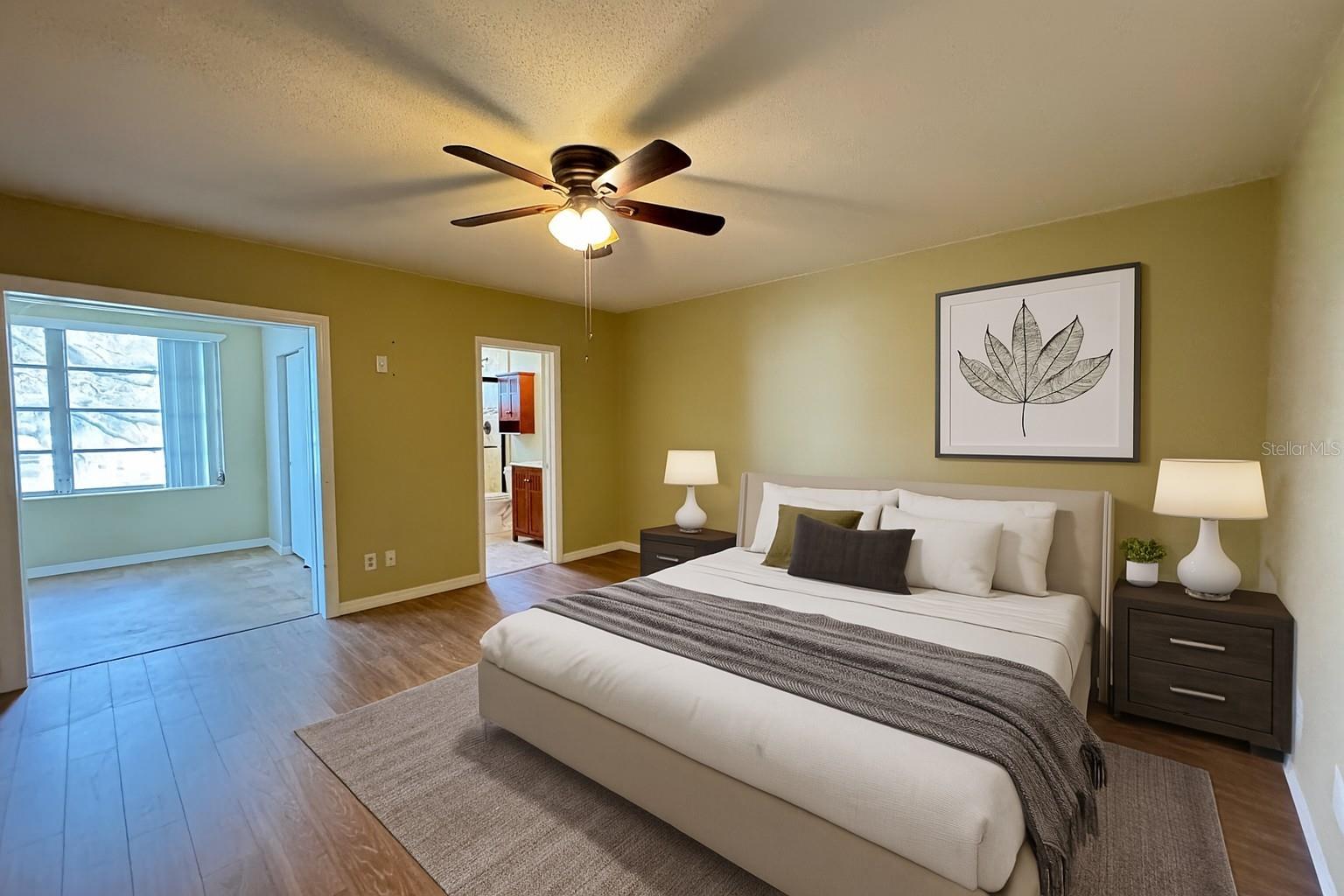 Primary Bedroom w/Ensuite Bathroom