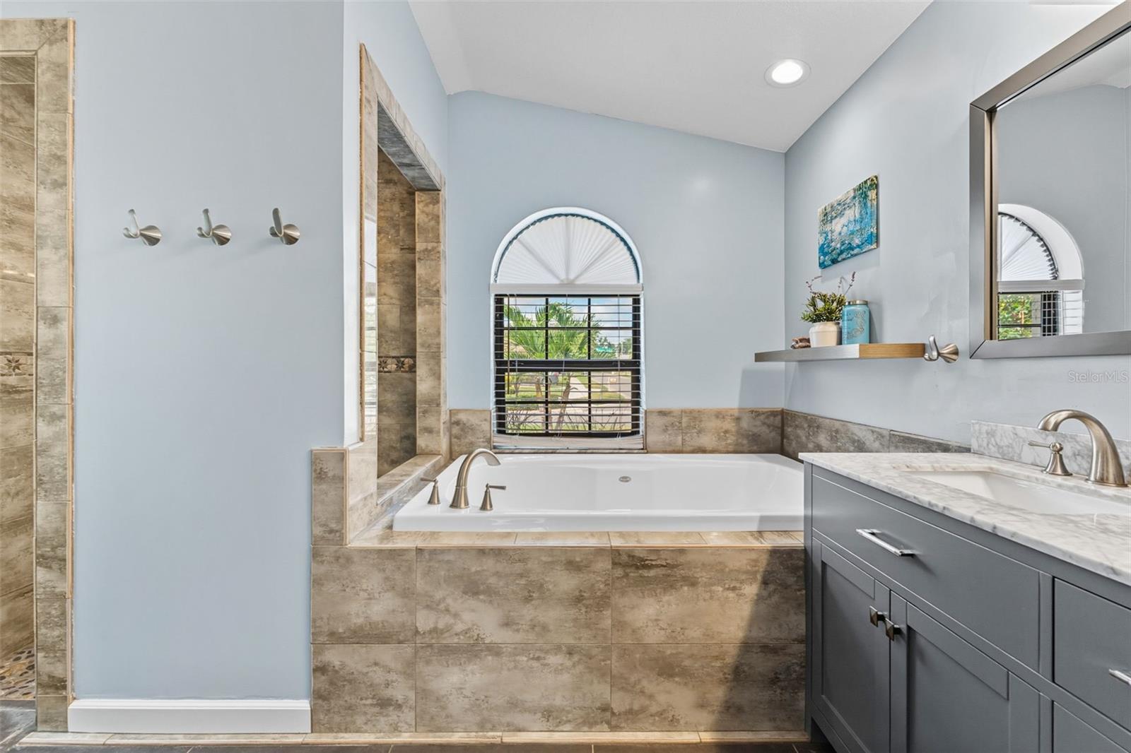 Walk in Shower!