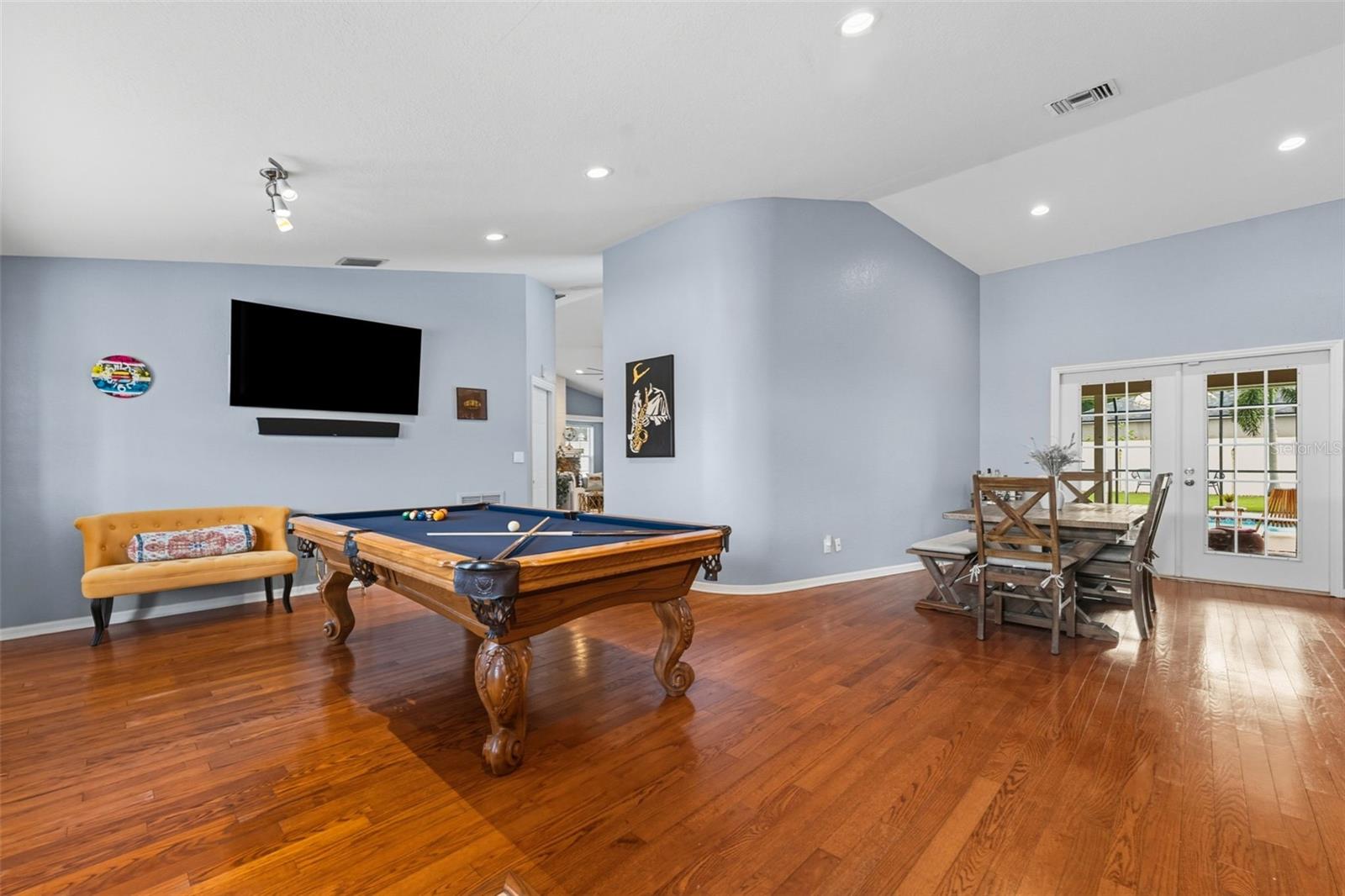 Open Floor Plan!