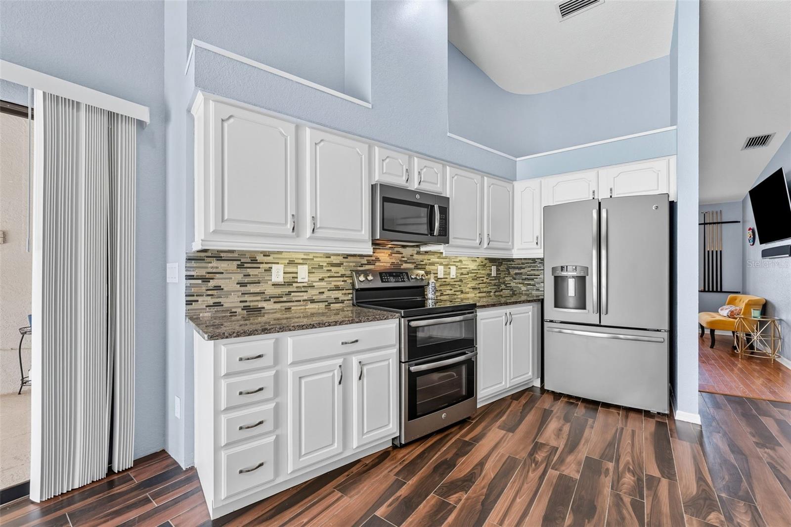 Kitchen with Breakfast Bar!