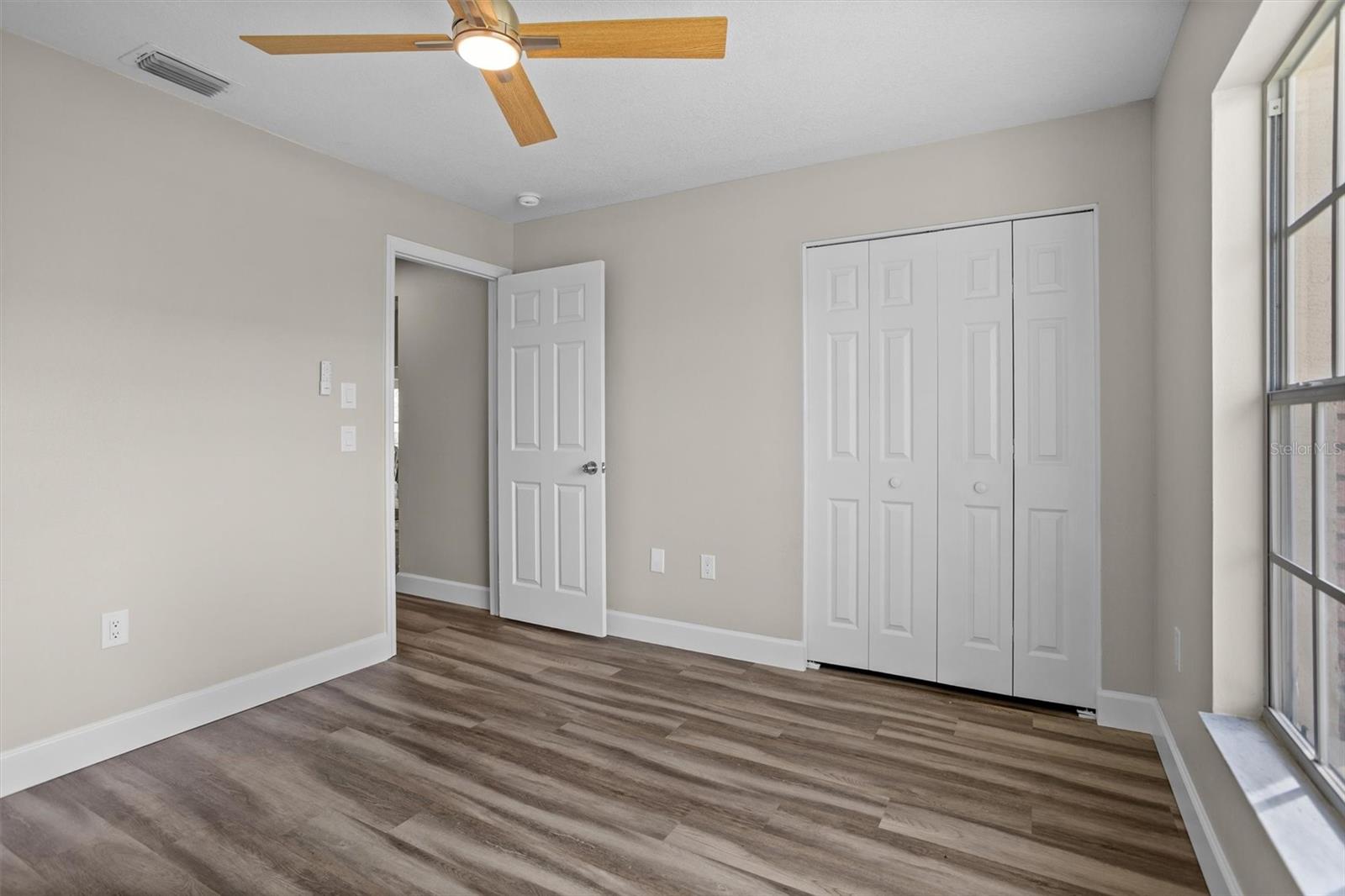 Alt view of guest room