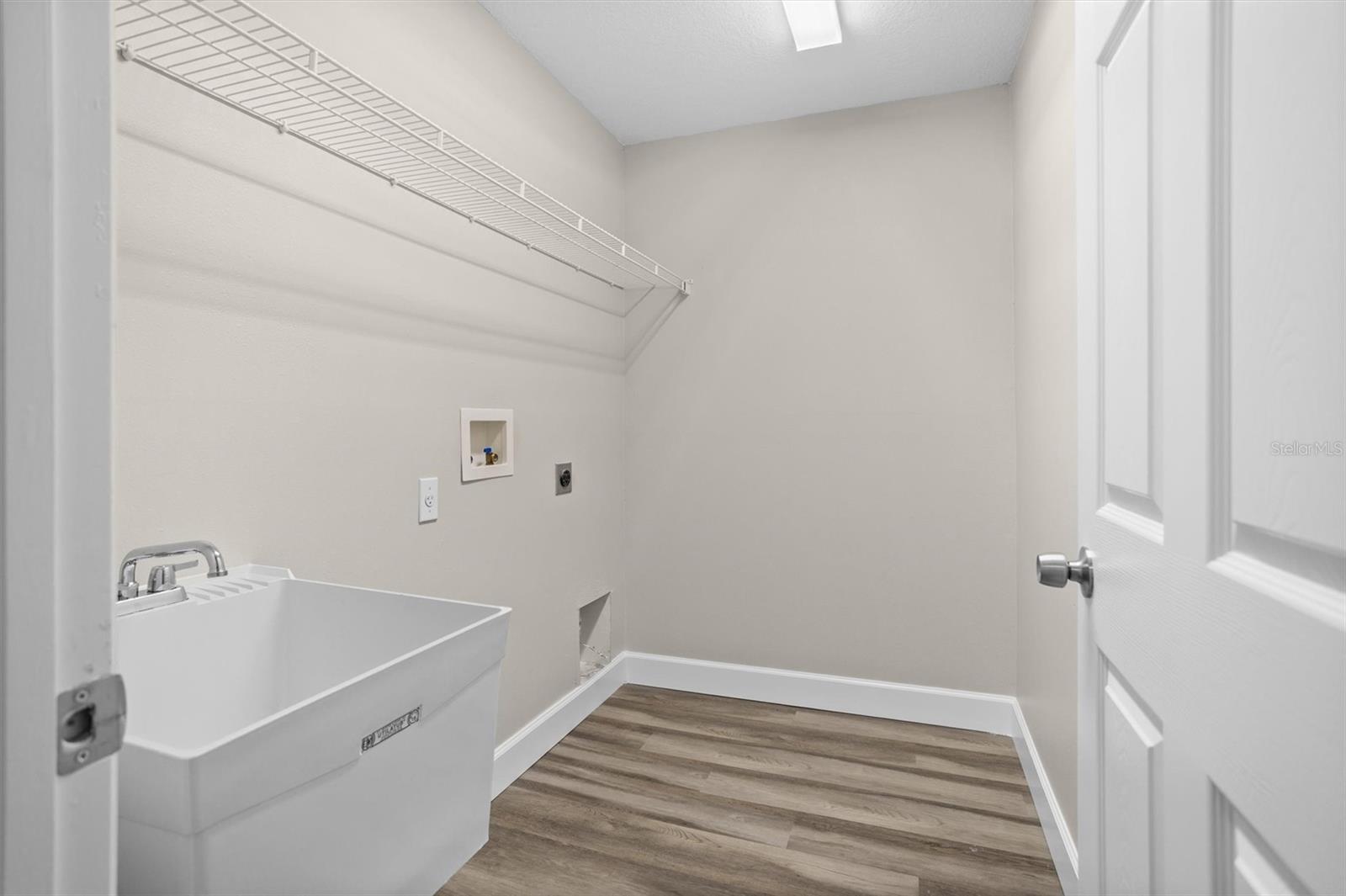 LARGE Laundry Room With Utility Tub