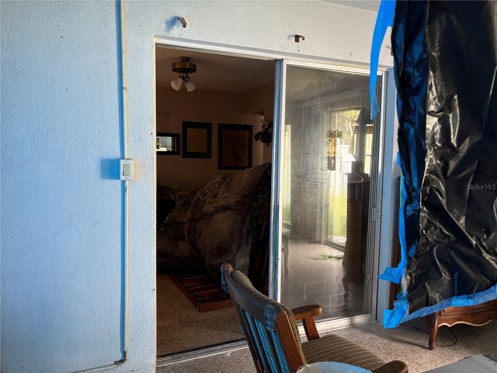 SLIDER OFF LIVING ROOM