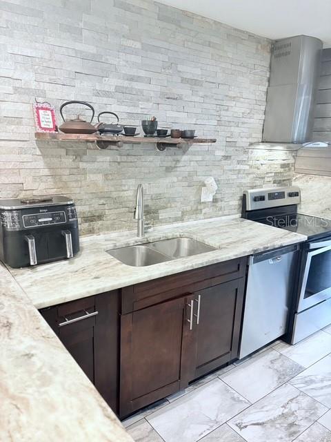 Kitchen/Cabinets