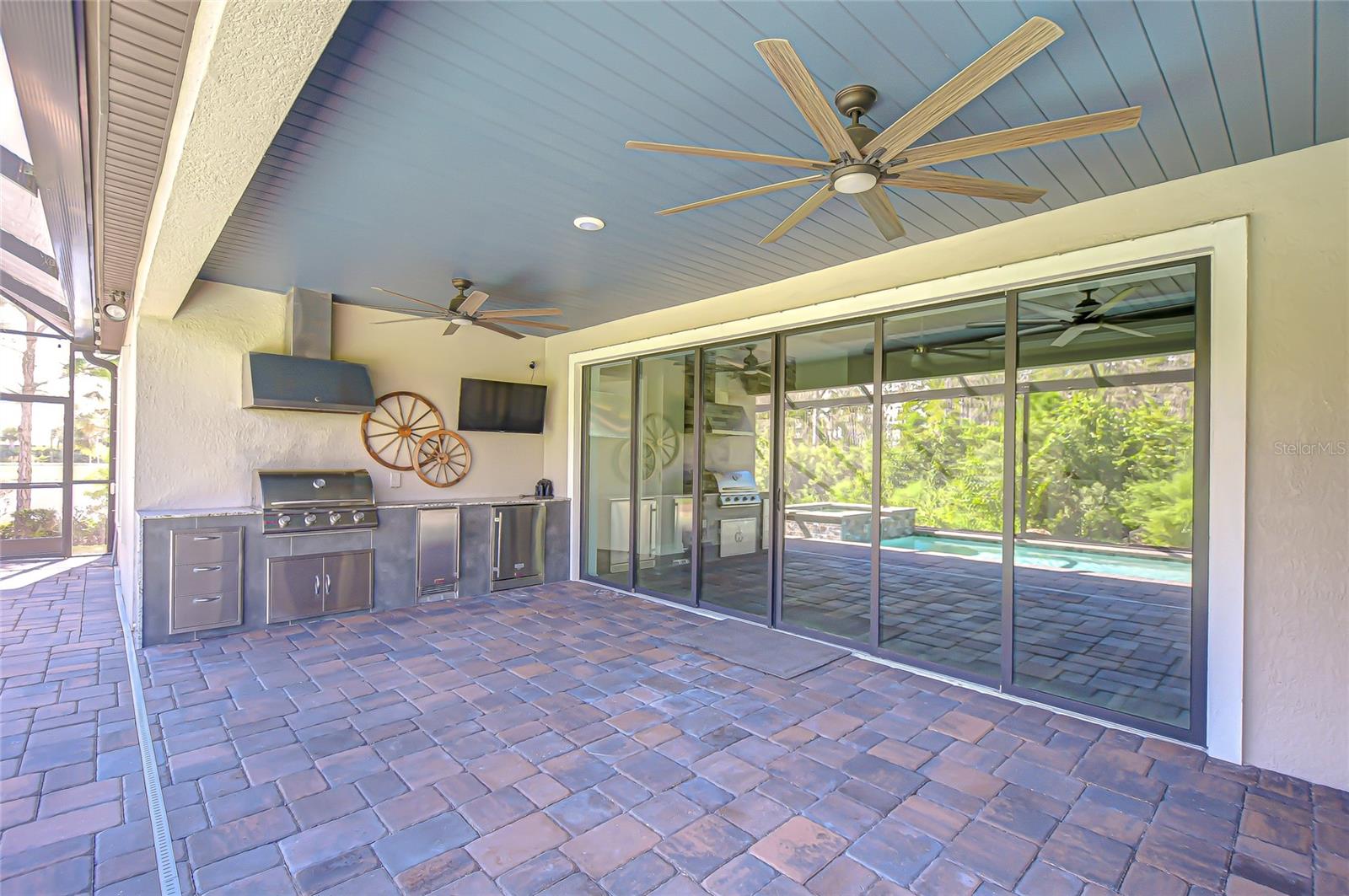Outdoor Kitchen