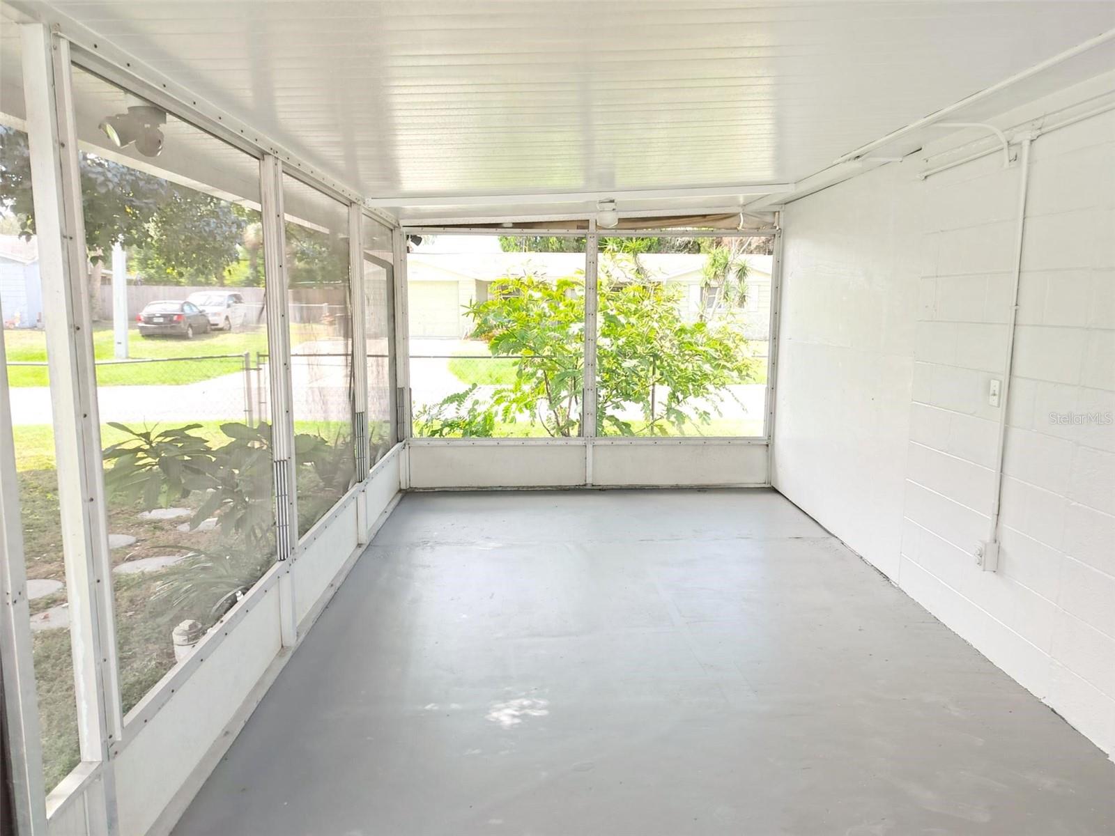 4 Season Lanai