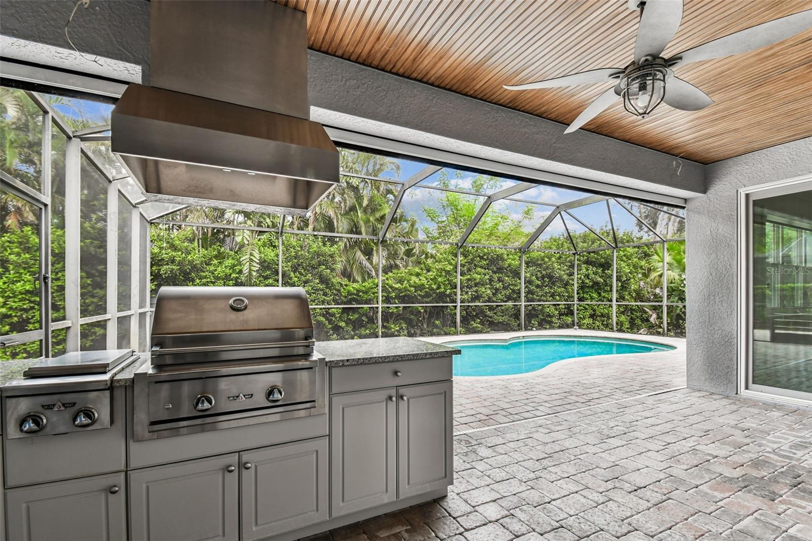Outdoor Kitchen