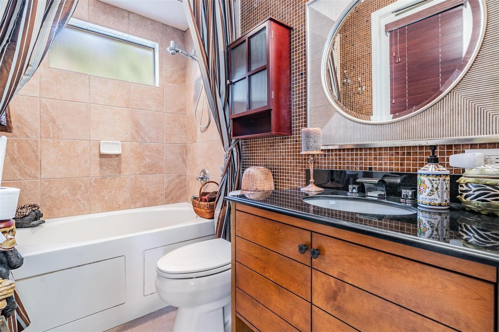 Casita Full Bath