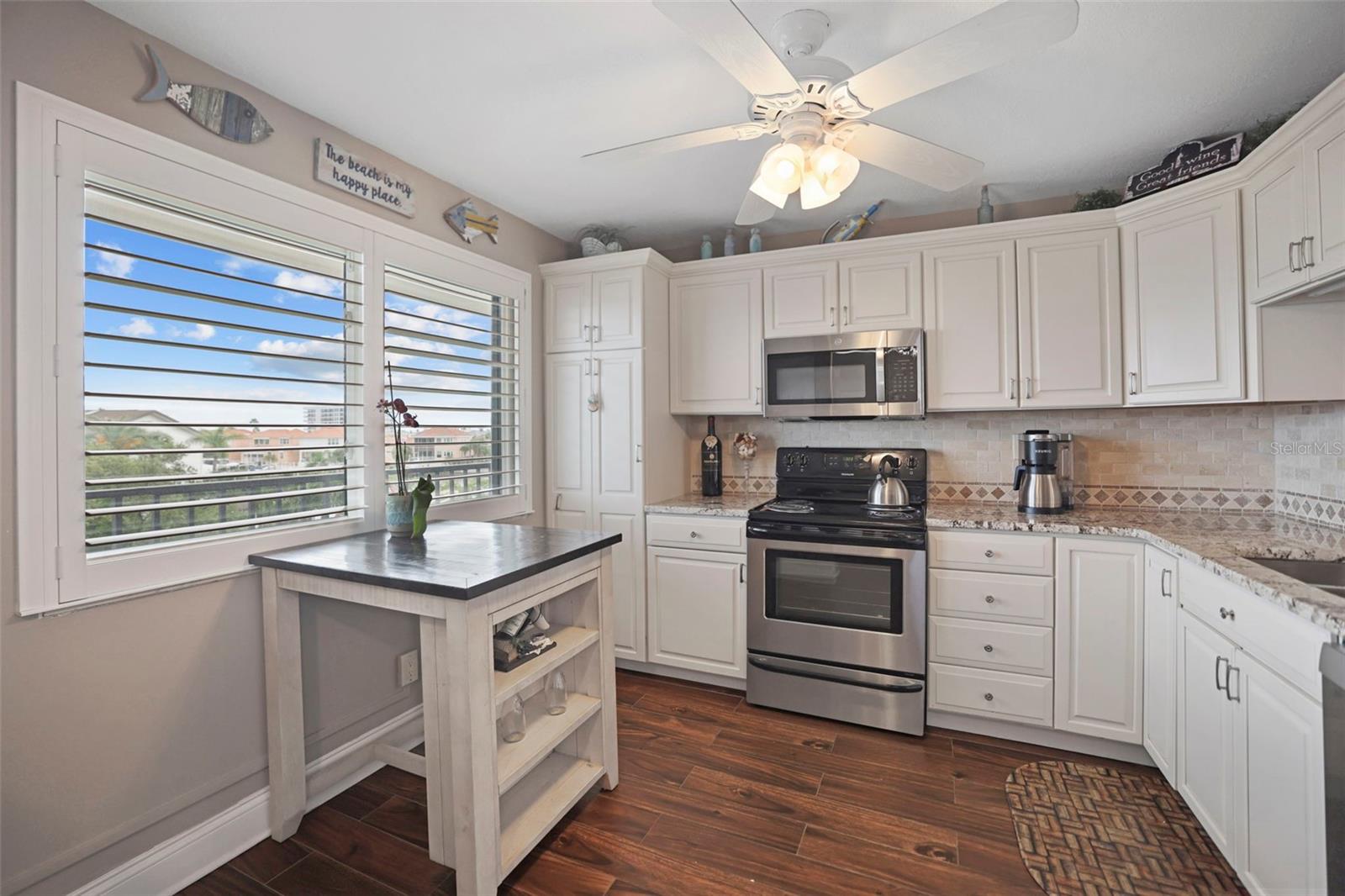 Large Kitchen With Amazing Views Of The Intracoastal