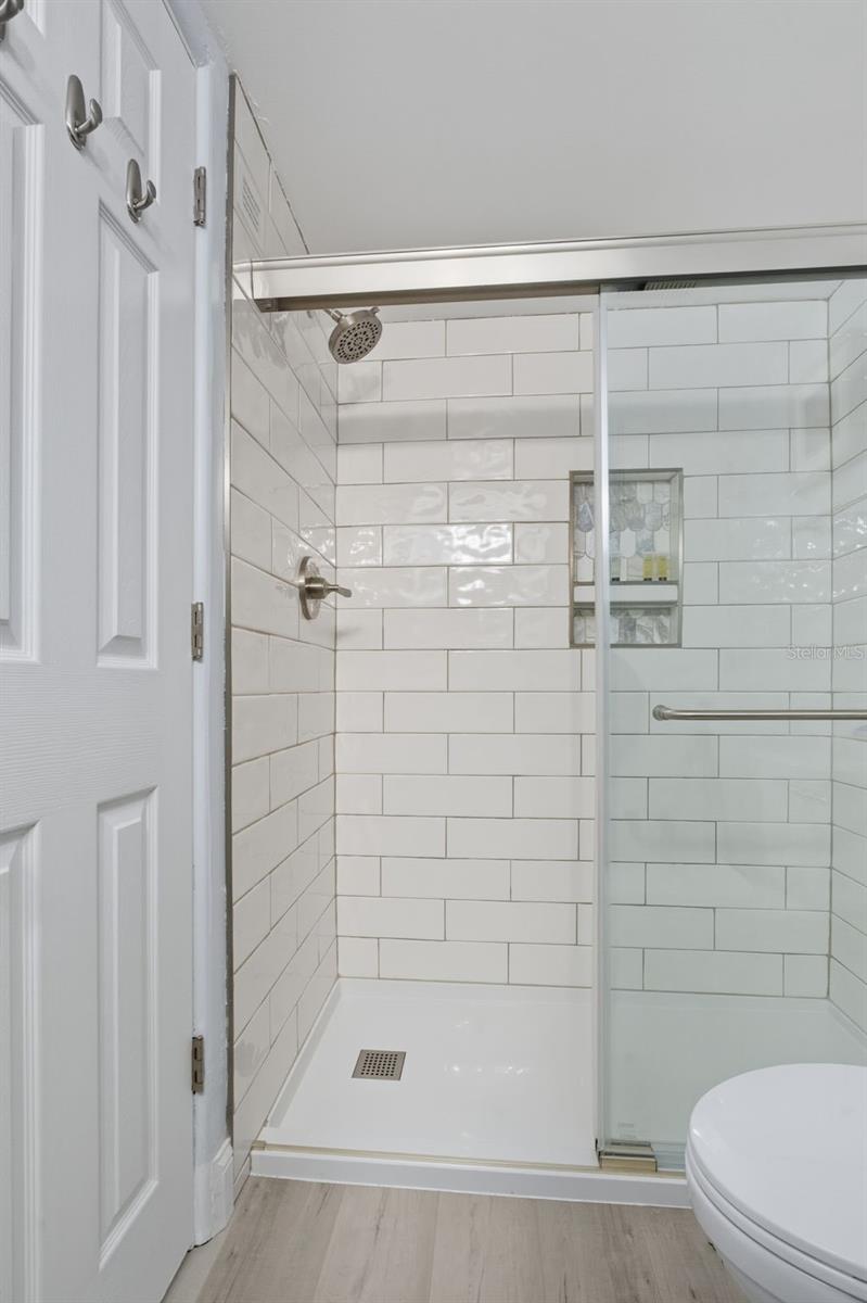 Easy entry shower