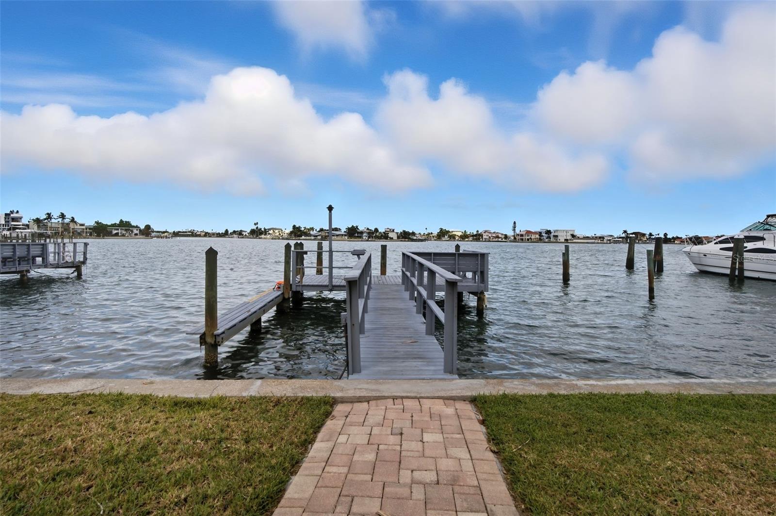 Intracoastal at the edge of property