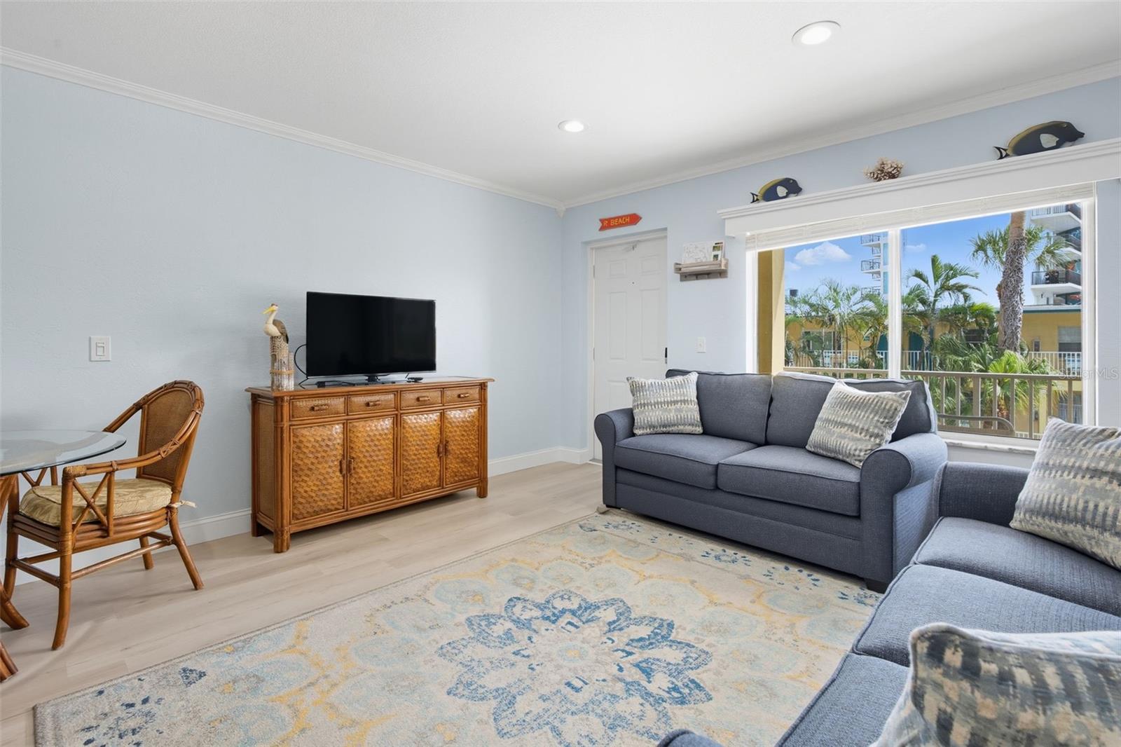 Spacious living room
