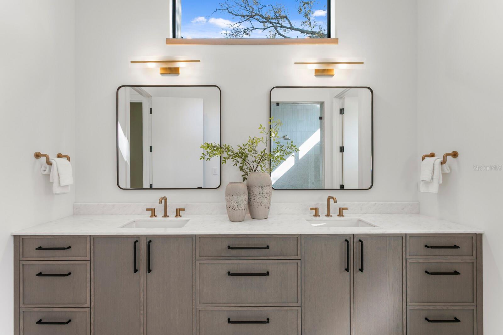 Downstairs Junior VIP Suite Bathroom