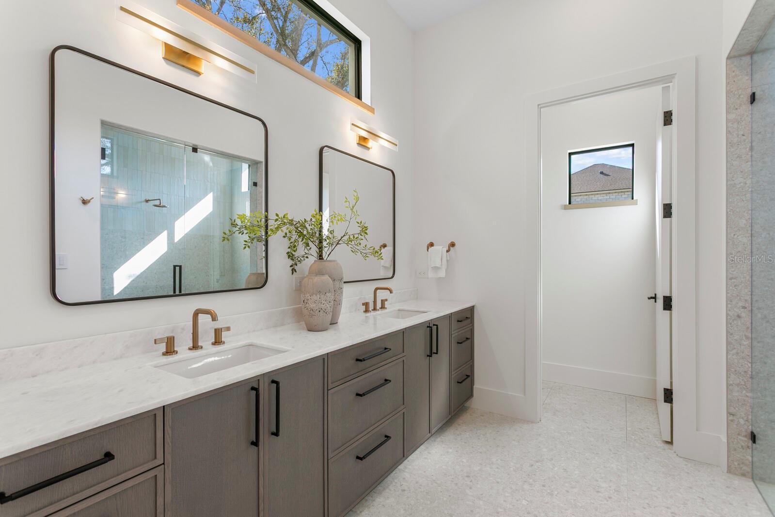 Downstairs Junior VIP Suite Bathroom