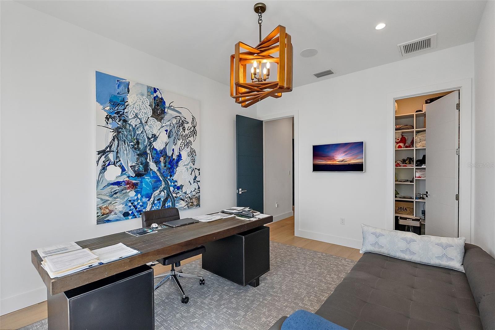 Bedroom 2/Office