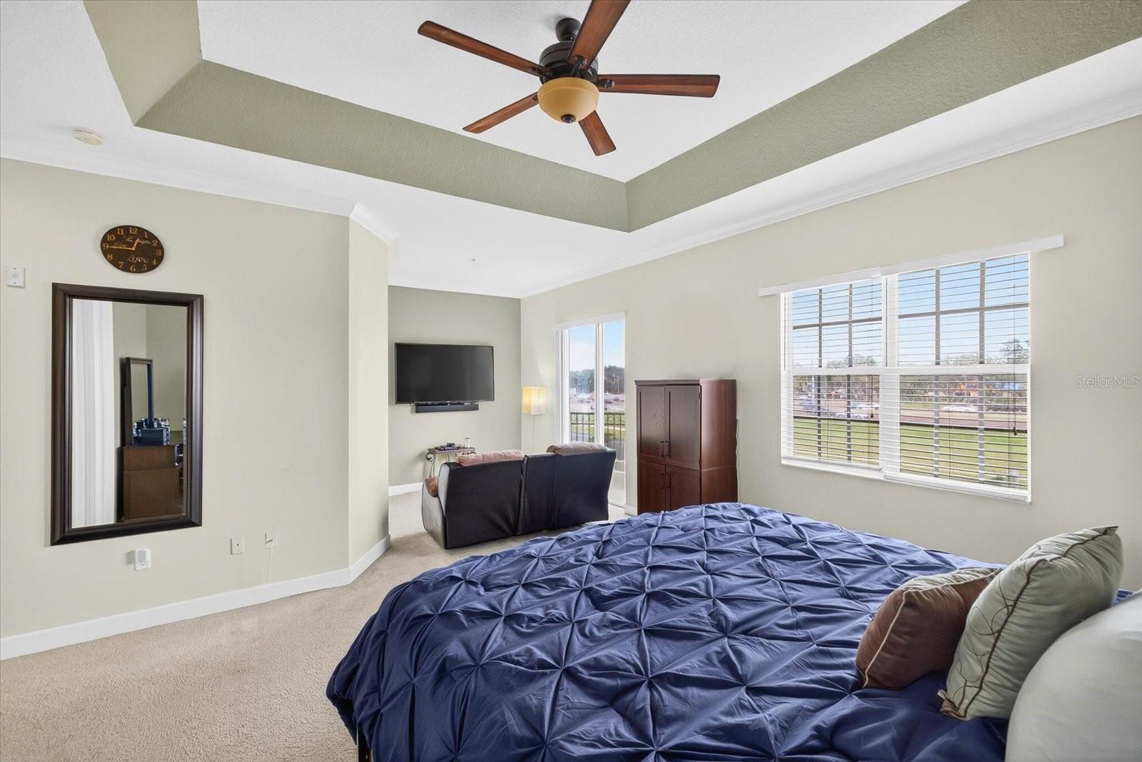 ENOUGH SPACE FOR A LIVING ROOM OVERLOOKING BALCONY