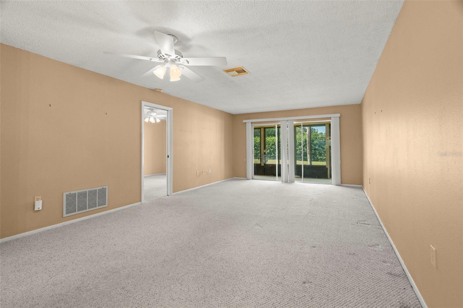 living/dining room combo