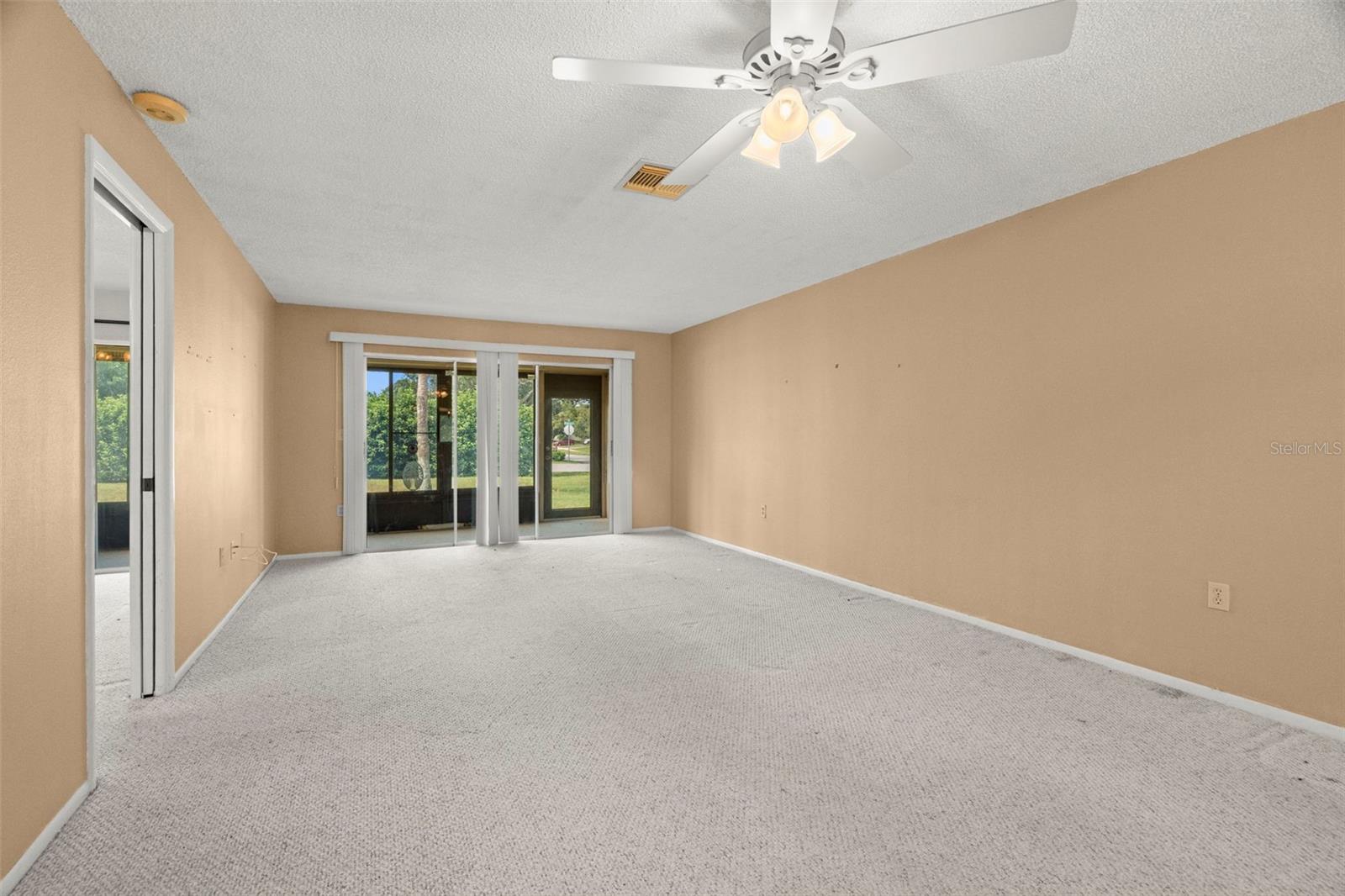 living/dining room combo