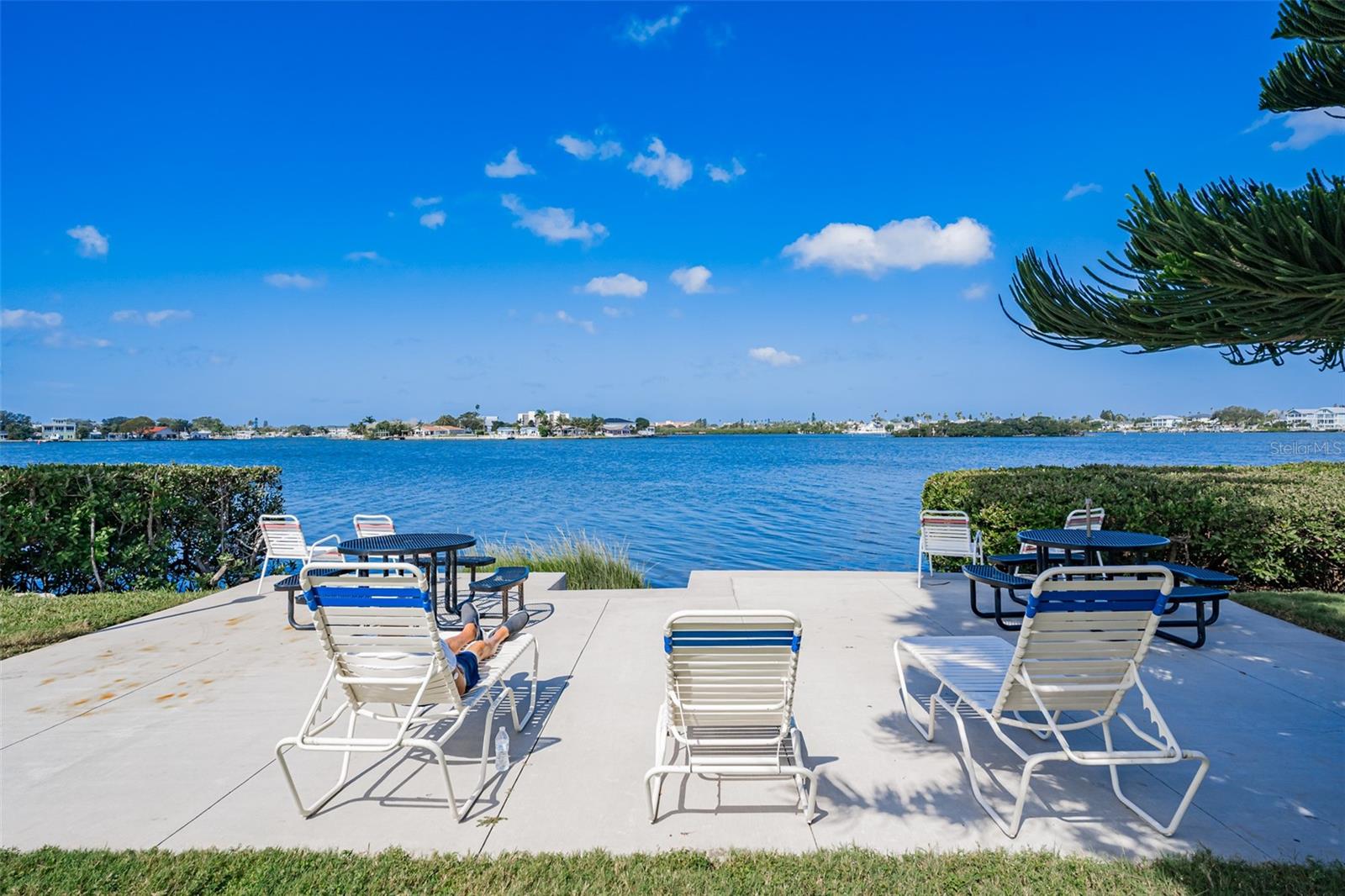 Seating Area on the Intracoastal