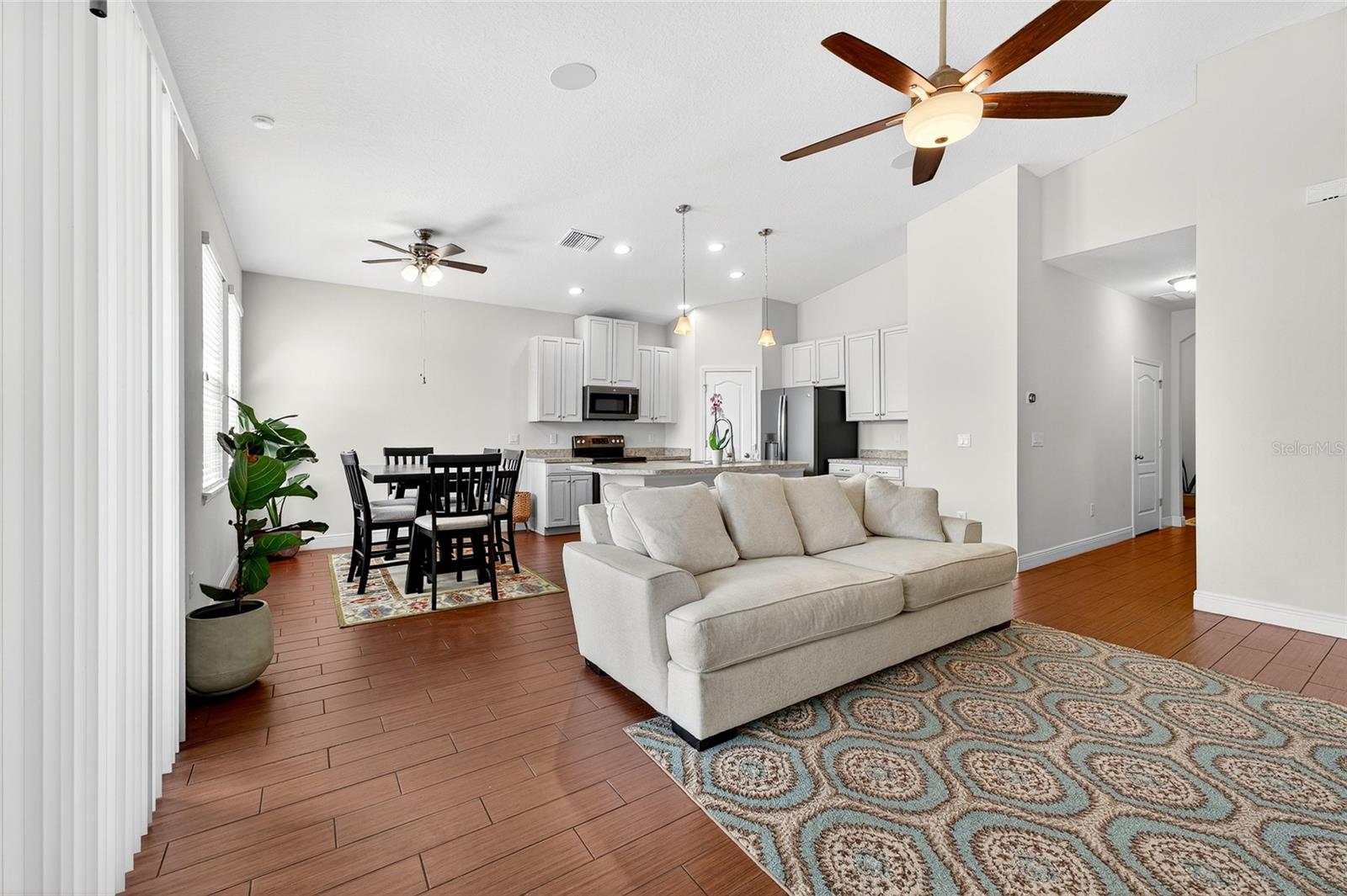 Livingroom with porcelain tile flooring