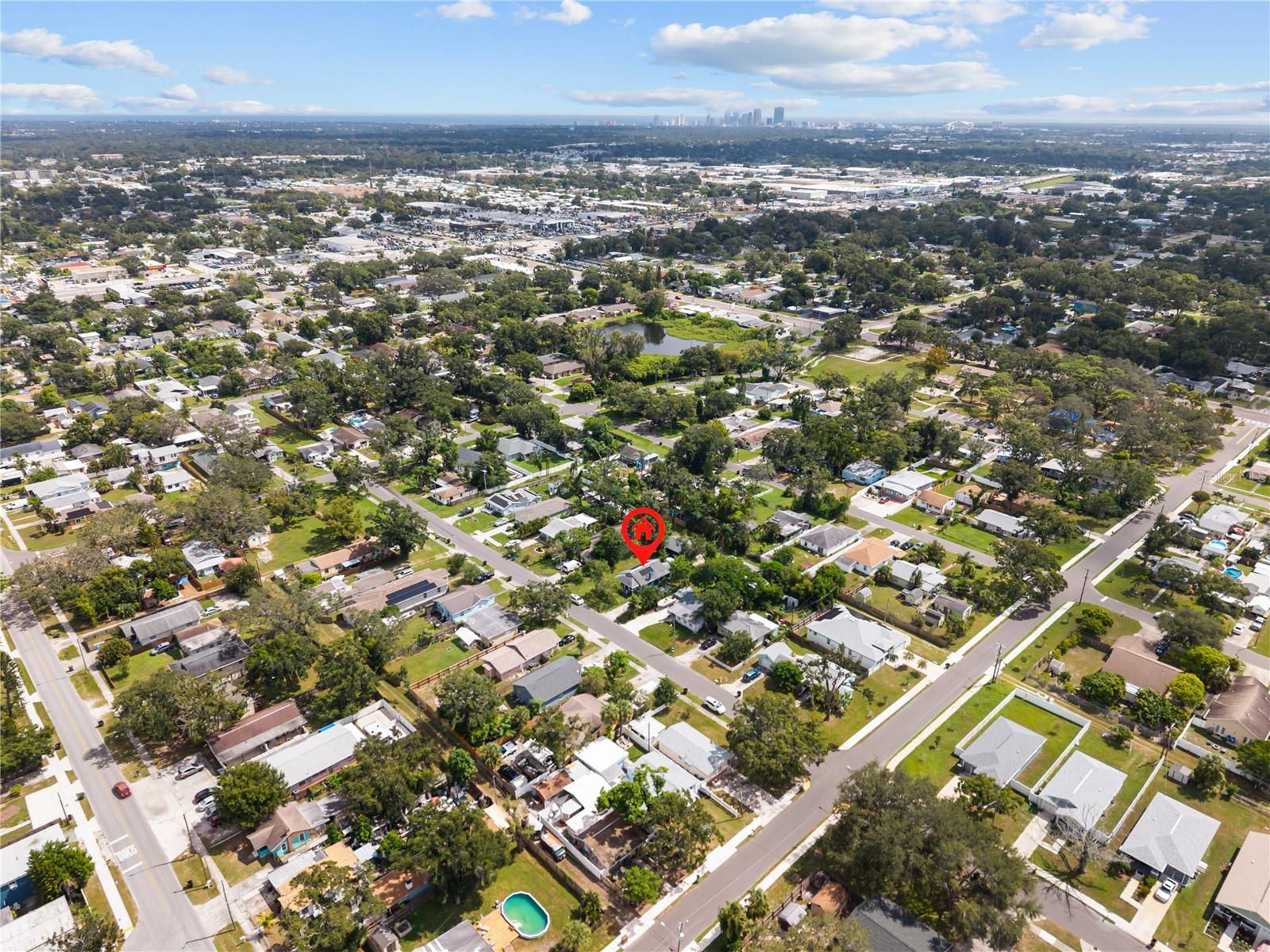 15 minutes to Downtown St. Pete