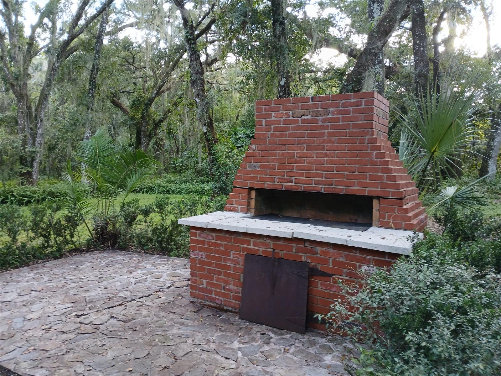 Outdoor grill