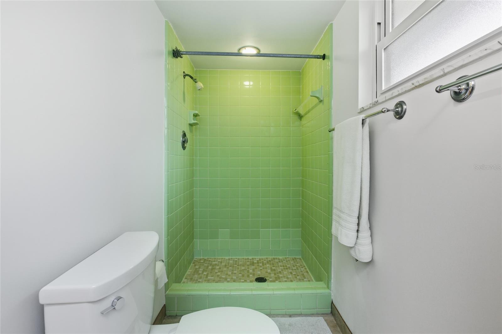 Who doesn't love a retro throwback tile?