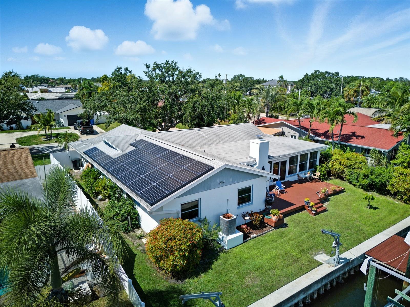 Tesla solar panels PAID OFF. The current homeowner's electricity bill averages around $30 monthly!