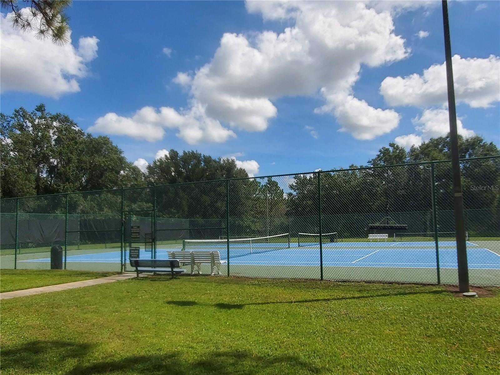 Community pickleball / tennis courts