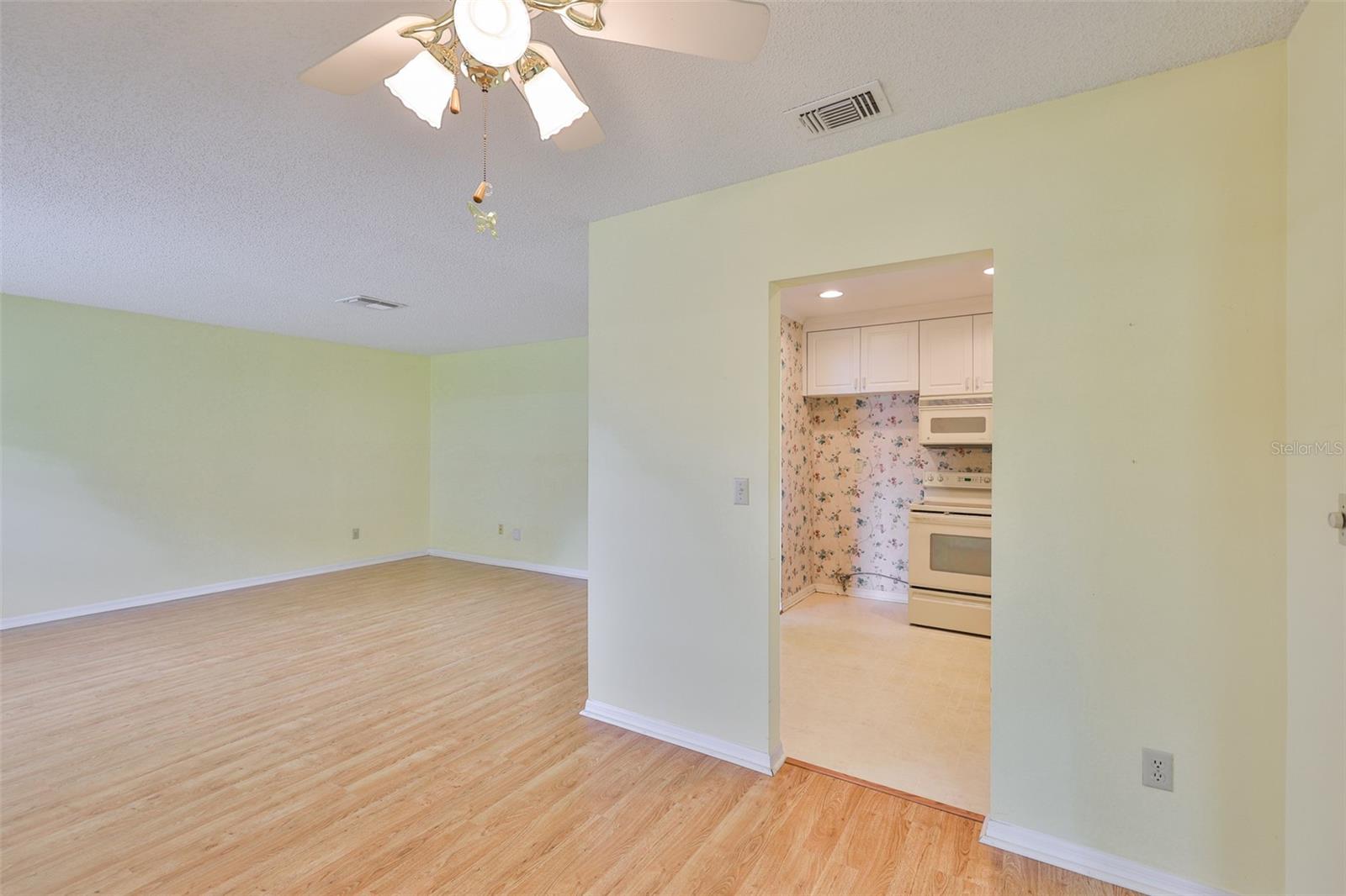 LIVING / DINING AREA