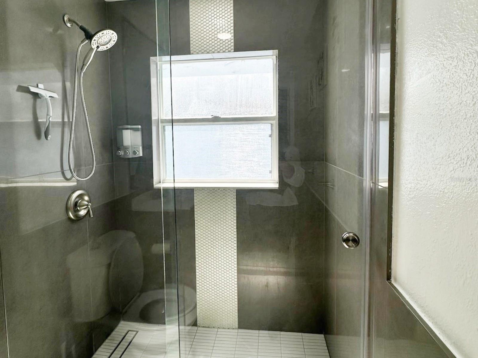 TB8434517