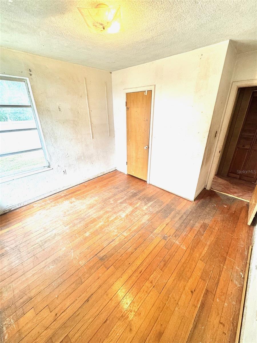 Guest bedroom