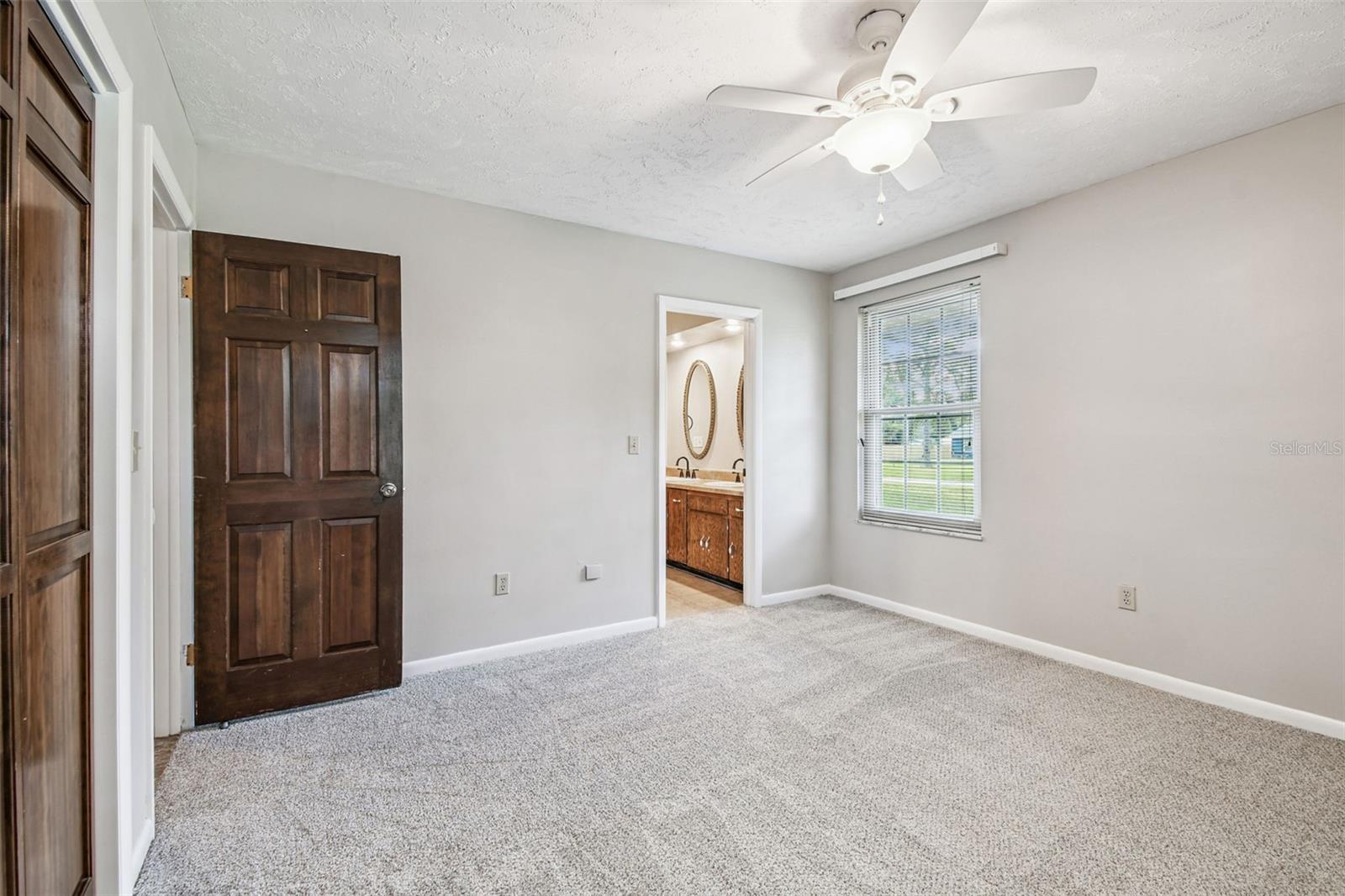 Bedroom2 /Jack and Jill BR entrance.
