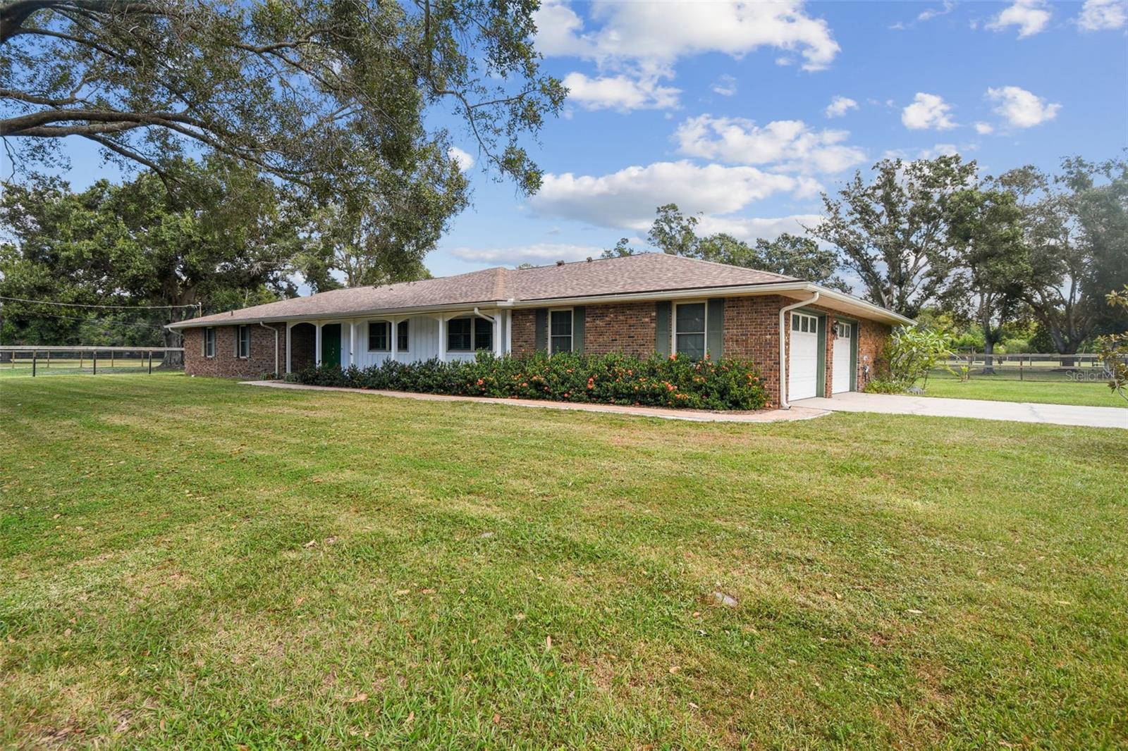 Front and Side Garage entrance