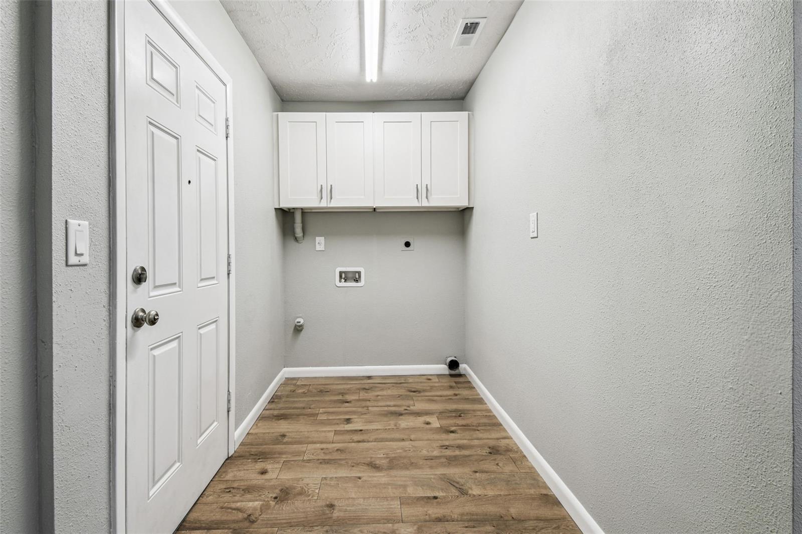 Entrance from Garage. Washer Dryer hook up