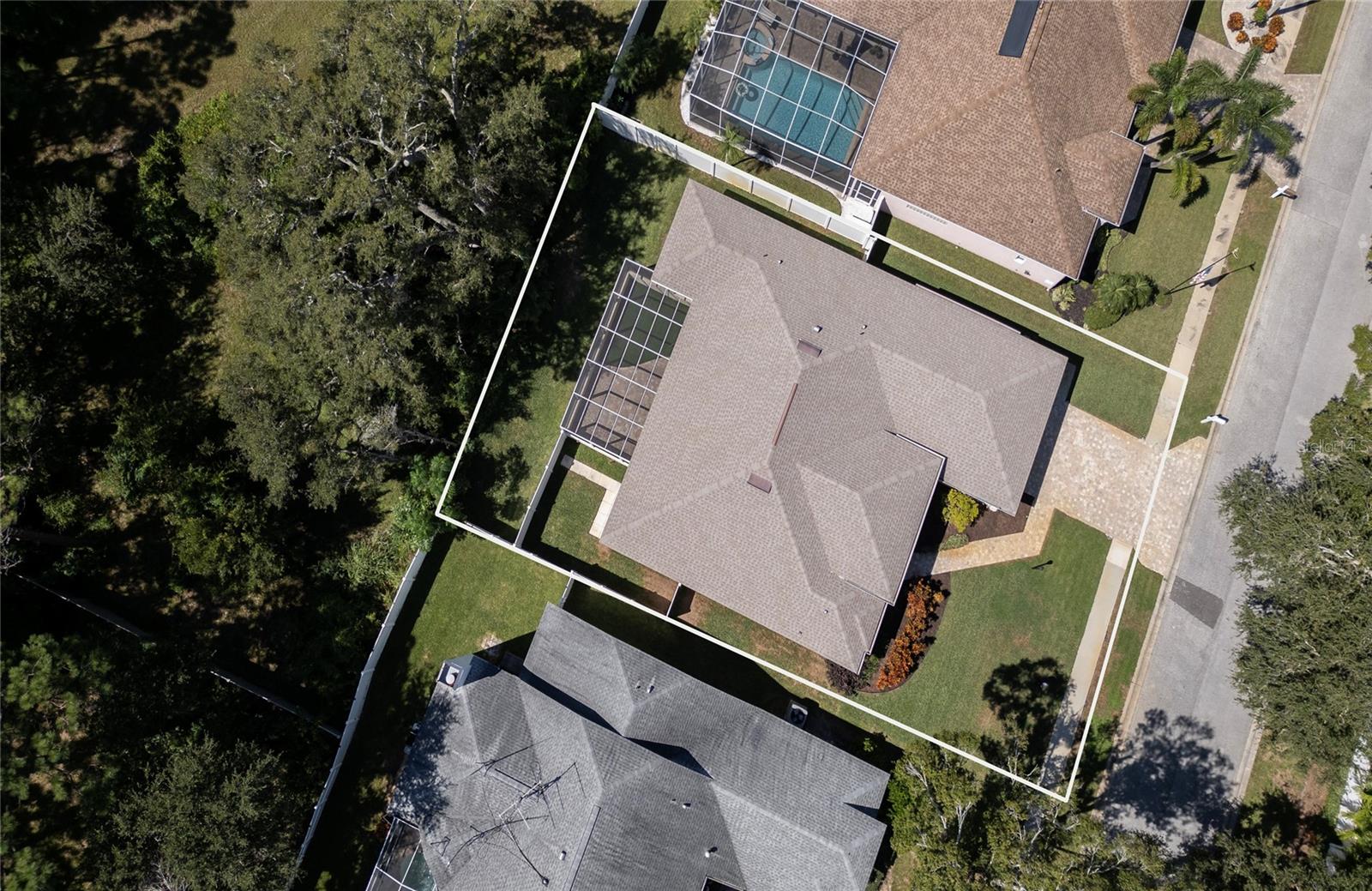 HOA owns treed lot south of Oak Run Court