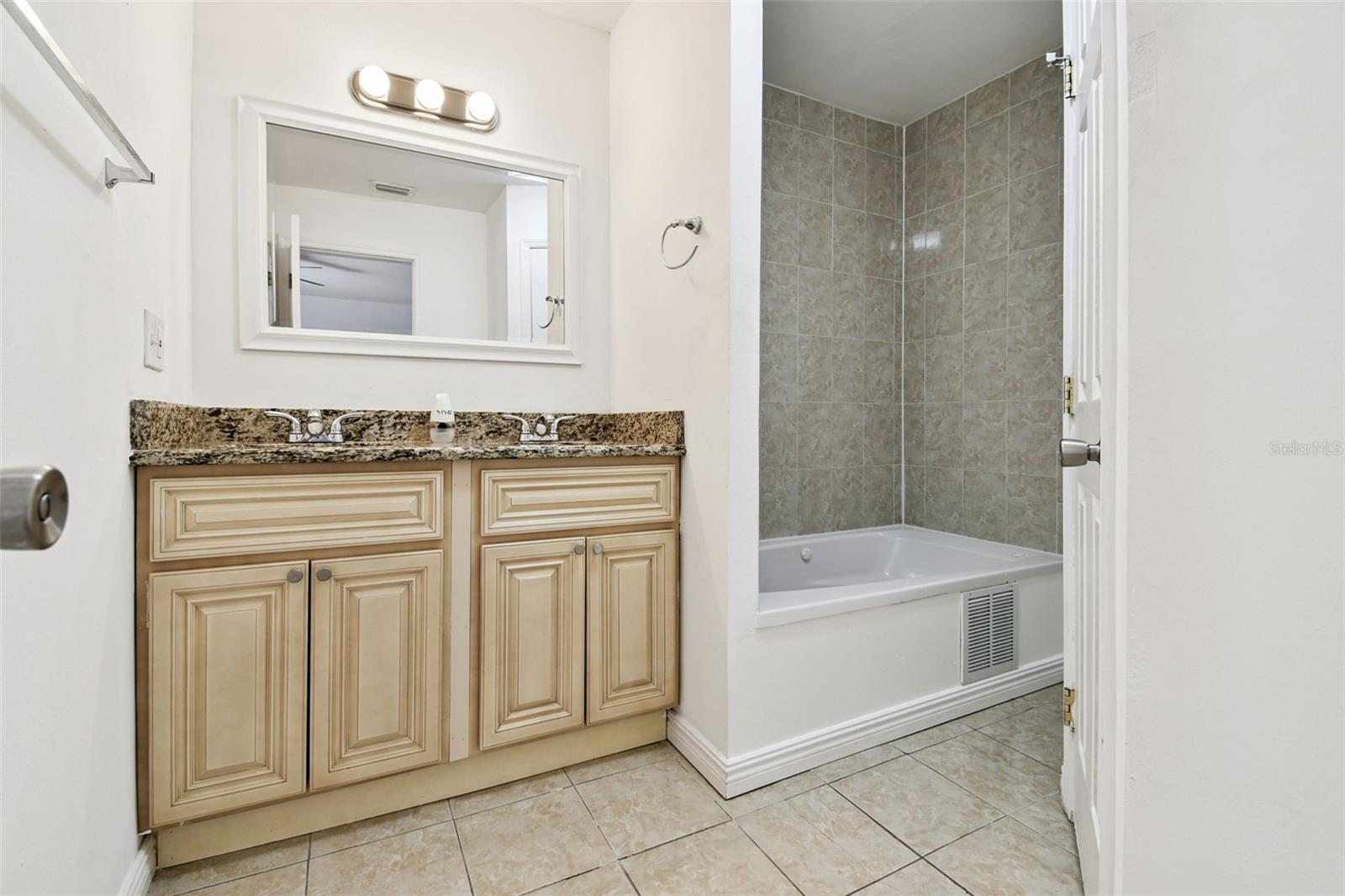 Primary bedroom bathroom