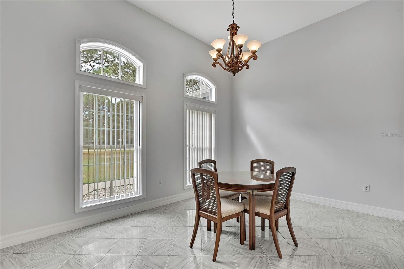 Dining off of entry to the left