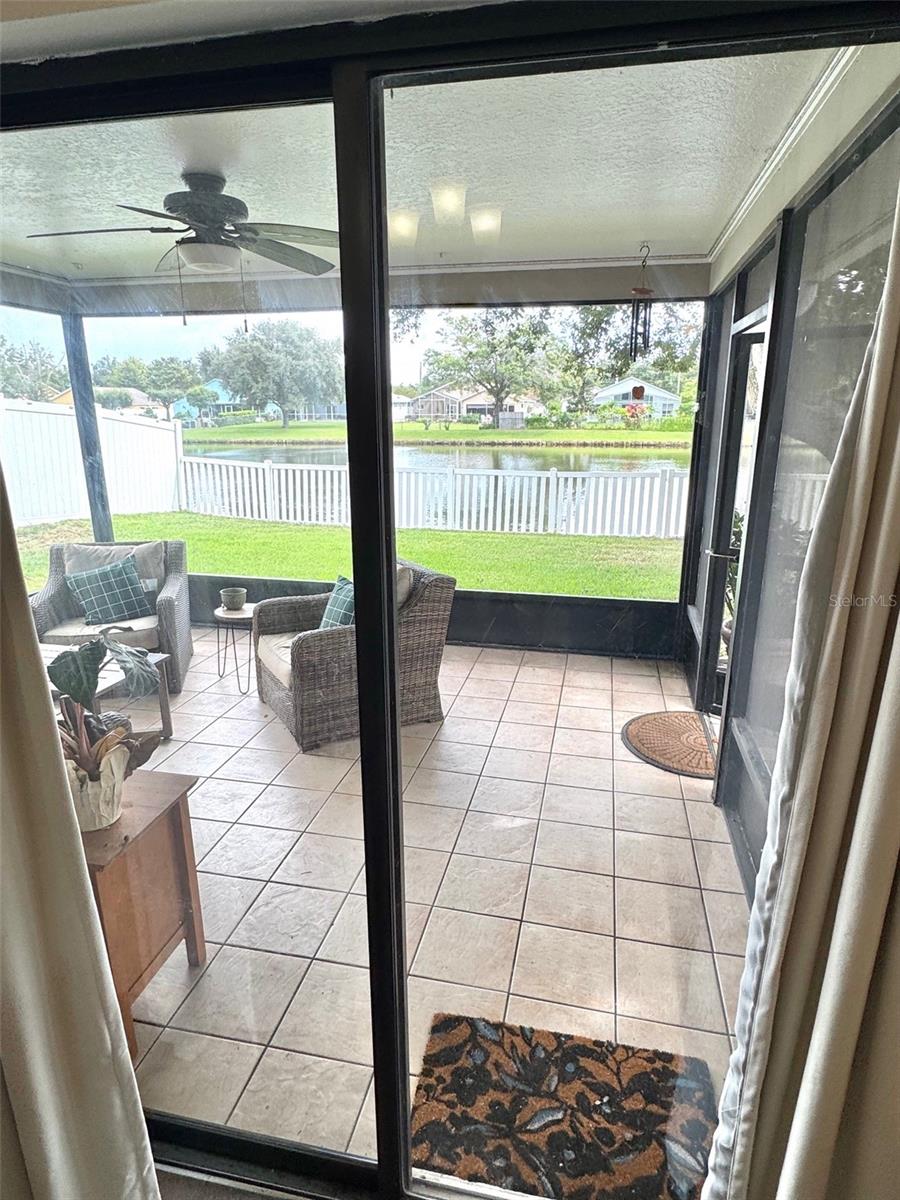 Sliding doors to the screened lanai