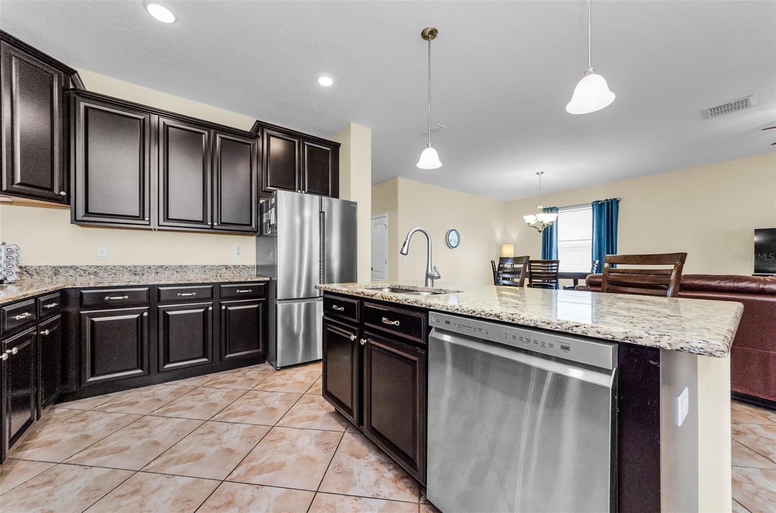 LOVELY VIEW TO YOUR FAMILY ROOM!
