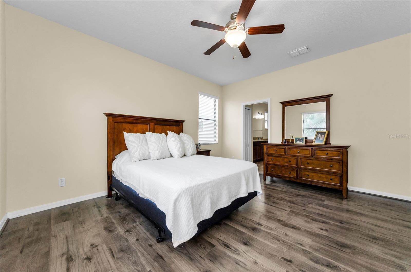SPACIOUS AND OPEN WITH A WALK IN CLOSET!