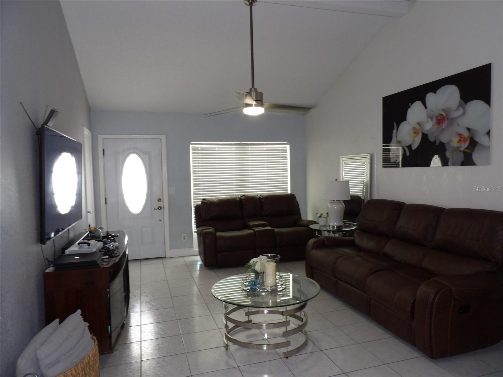 Entrance Living room