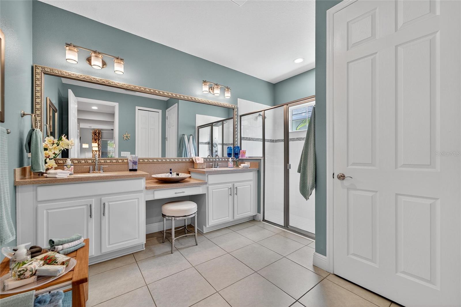Primary Bathroom w/Split Vanity