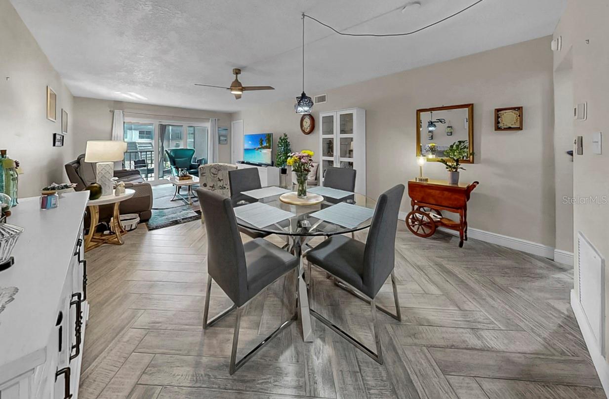 Living room/Dining room
